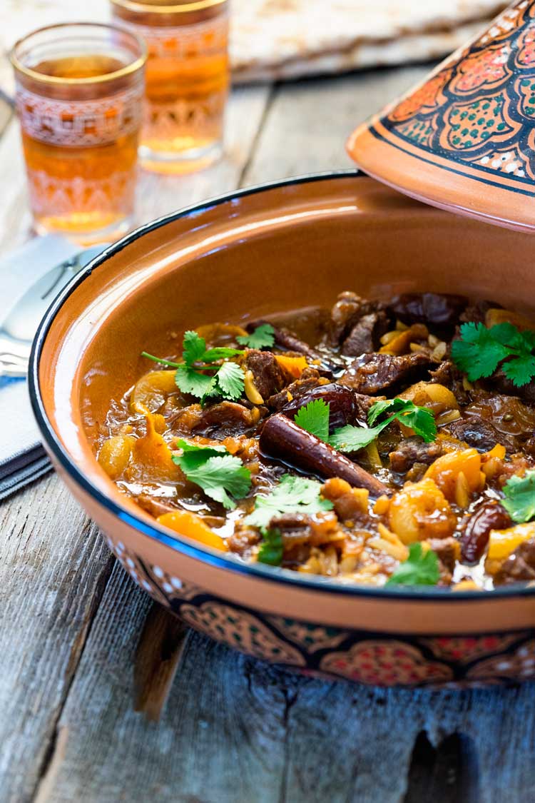 Location de voiture au Maroc pour aller manger un vrai tajine d'agneau